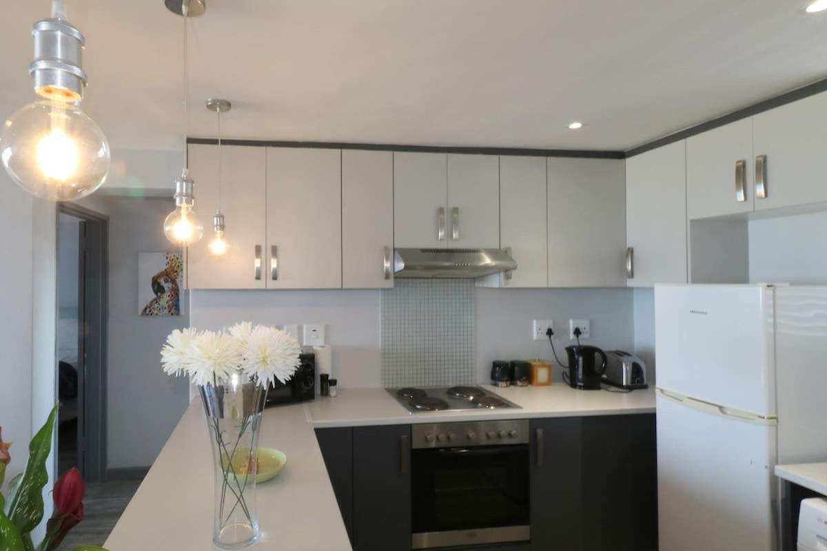 Appartamento Sunrise Penthouse Muizenberg Esterno foto