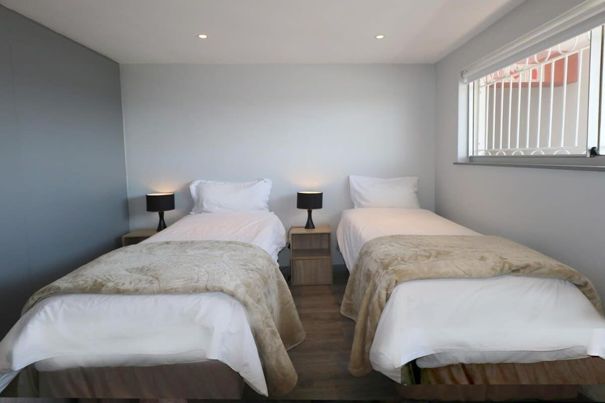 Appartamento Sunrise Penthouse Muizenberg Esterno foto