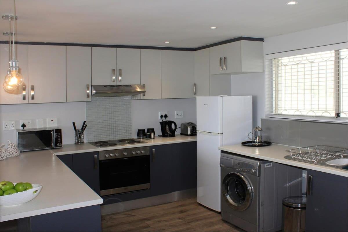 Appartamento Sunrise Penthouse Muizenberg Esterno foto